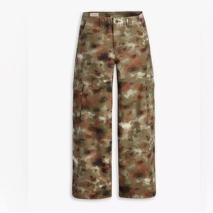 NWT Levi’s Premium Baggy Cargo Pants Mossy Green Watercolor Camo Y2K Gorpcore